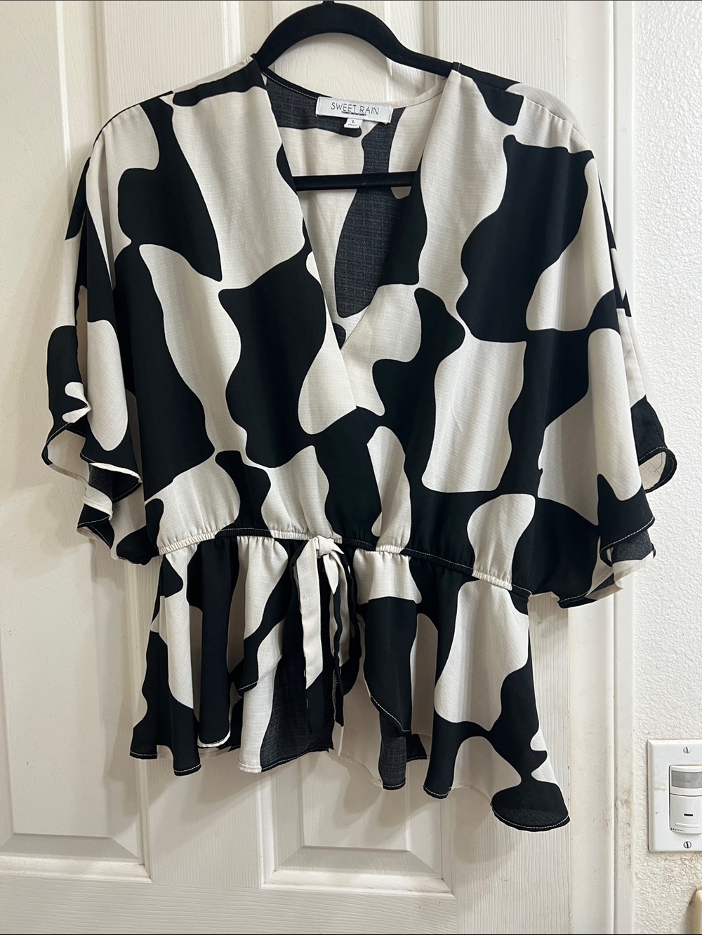 Sweet Rain Black and White Tie-Front Peplum Tunic